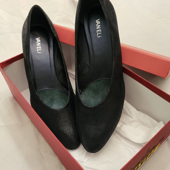 Vaneli Dayle Pumps - Picture 3 of 10